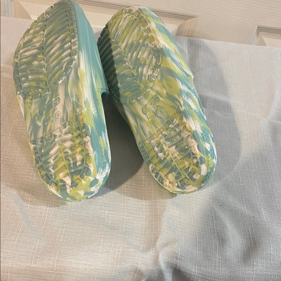 CROCS Kids Slide Sandals with Butterfly and Paw Charms - Green and Yellow - Picture 6 of 6